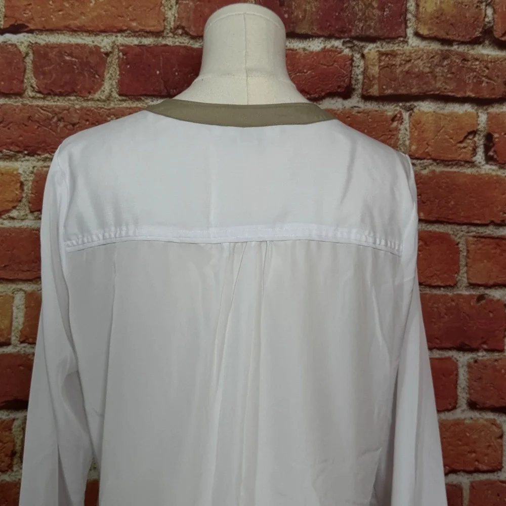 Michael Kors White Pullover V‎ Neck Blouse Pockets Women's Size Medium